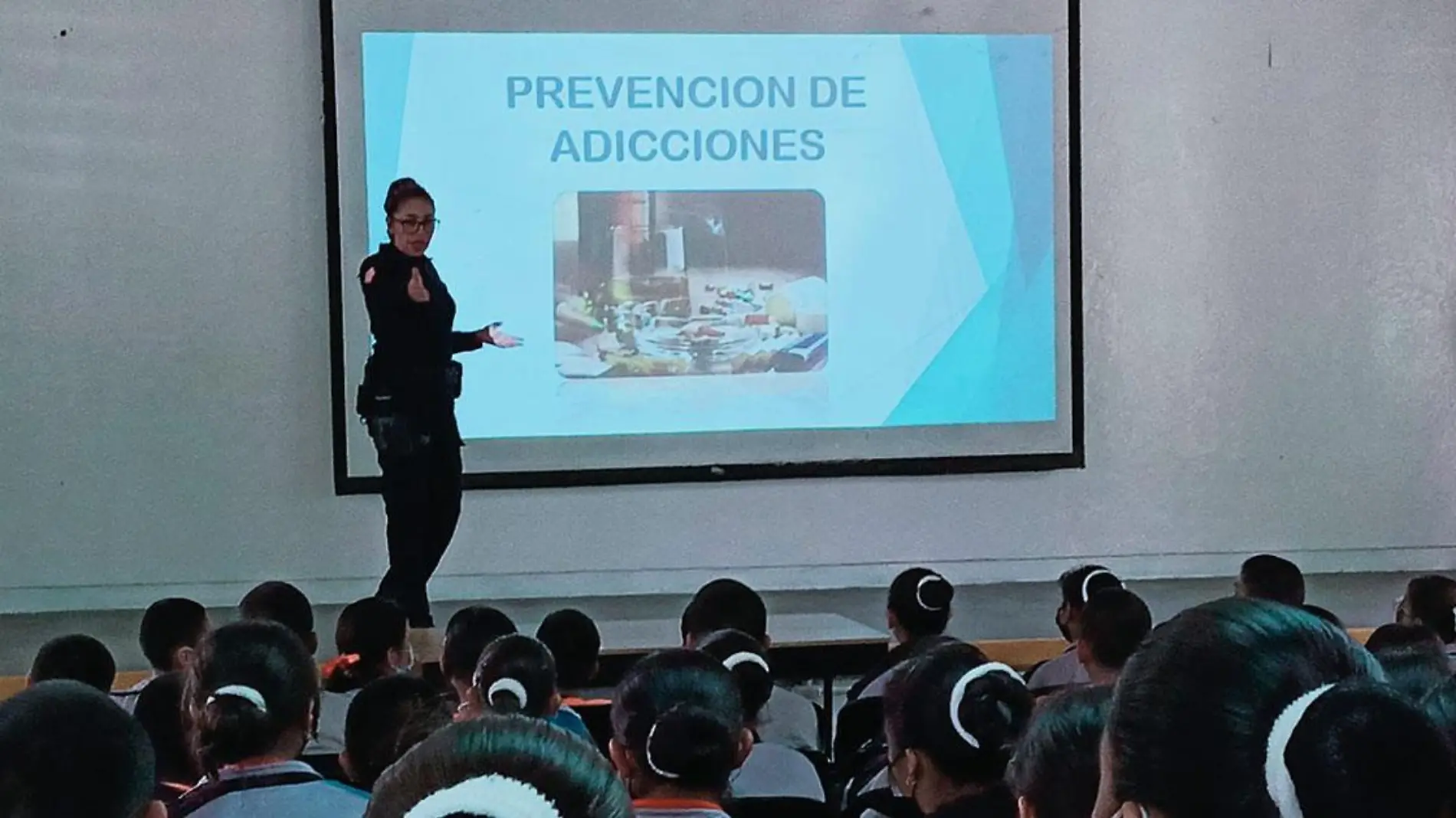 Las autoridades de Seguridad realizan pláticas en escuelas